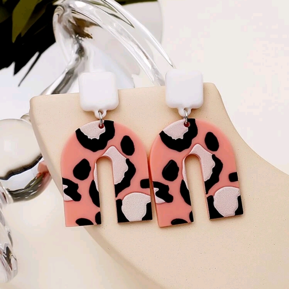 🍉5 for $25* Pink Leopard Earrings